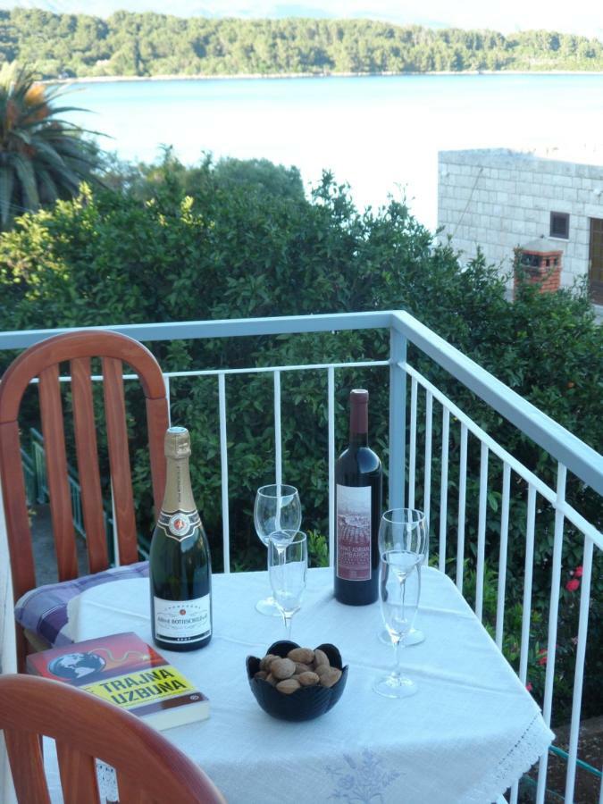 Adrian'S Apartments & Winery Лумбарда Екстериор снимка